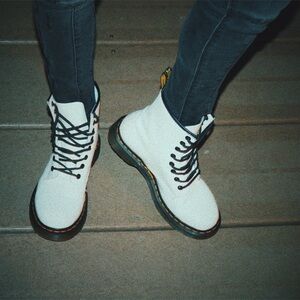 WHITE DOC MARTENS
